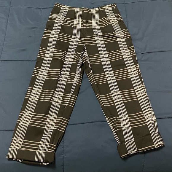 Forever 21 Pants & Jumpsuits Forever 2 Black And White Plaid Capris